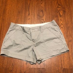 Old navy women’s size 8 gray khaki shorts